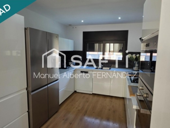 Imagen 2 de Chalet de obra nueva con diseño contemporáneo y amplios espacios en Lloret Residencial