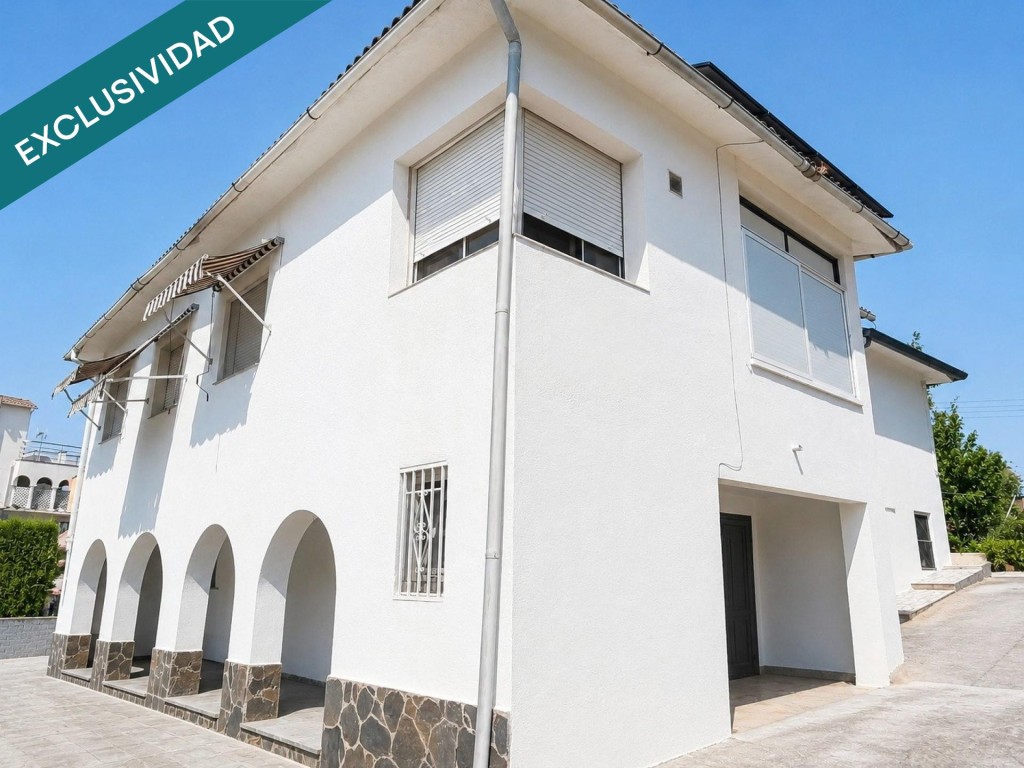 Imagen 3 de En venta un Exclusivo chalet estilo Mediterráneo en una urbanización de Sils