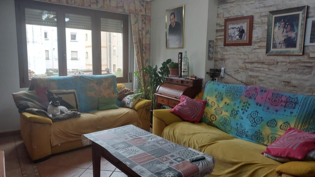 Imagen 4 de Oportunidad Única en Logroño: Piso de Tres Habitaciones Cerca de la Universidad