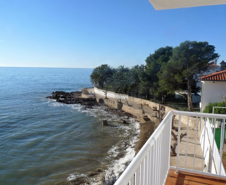 Imagen 1 de EXCLUSIVA VILLA A LA ORILLA DEL MAR! Oportunidad.