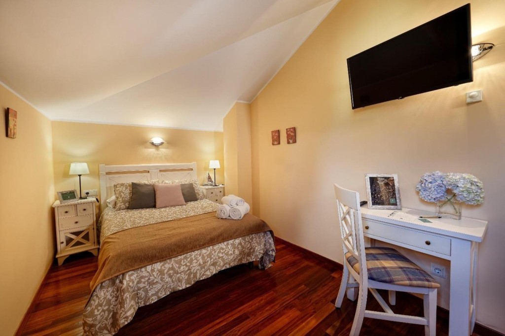 Imagen 1 de ¡Gran oportunidad en Somado! Hotel equipado con 10 habitaciones en suite y ascensor ¡Contáctanos!