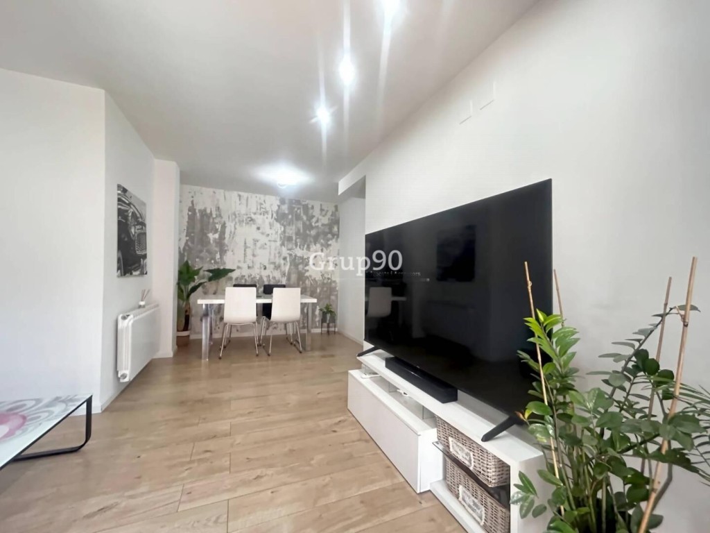 Imagen 2 de PISO + PÁRQUING + TRASTERO - Vive junto al Parc de l'Aigua: luz