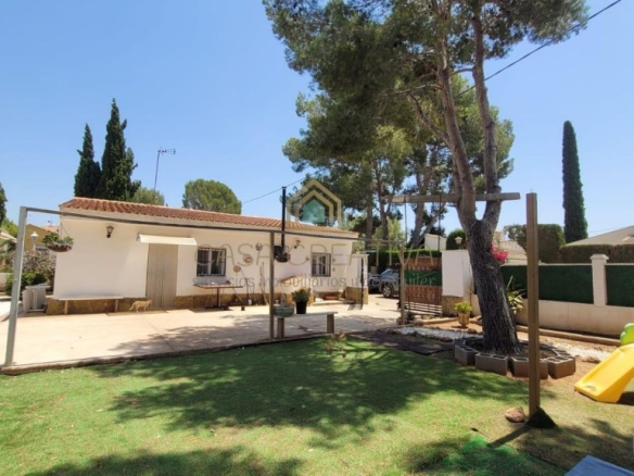 Imagen 1 de CHALET EN ALQUILER TEMPORAL EN BÉTERA – PARCELA DE 850 m2 – 800 €/MES