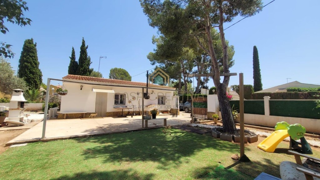 Imagen 1 de CHALET EN ALQUILER TEMPORAL EN BÉTERA – PARCELA DE 850 m2 – 800 €/MES