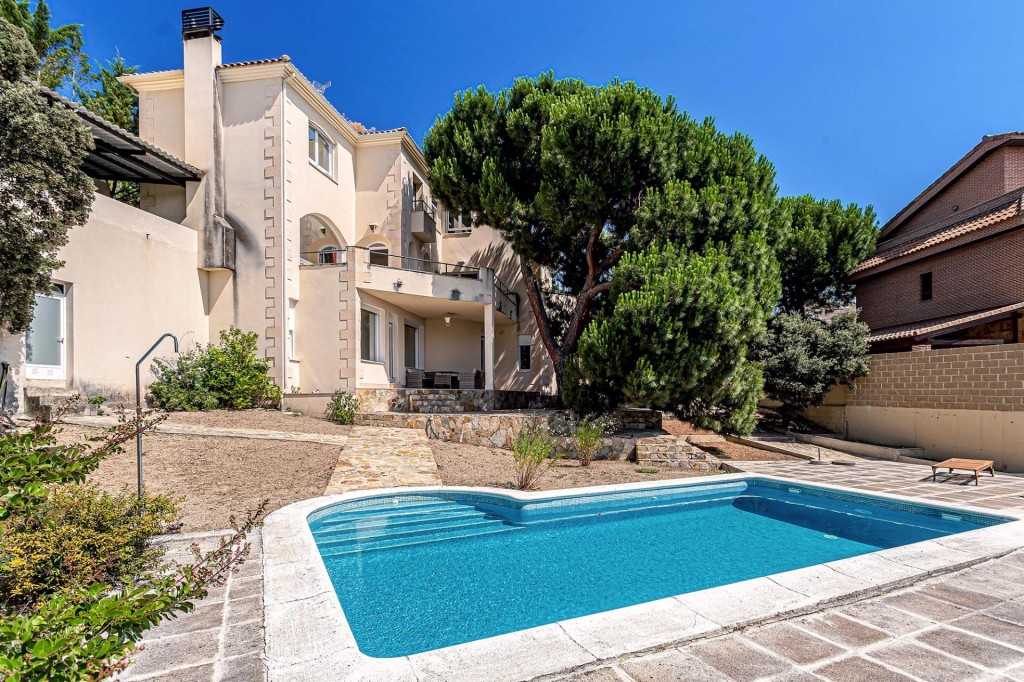 Imagen 1 de VIVIENDA DE DISEÑO CON PISCINA PRIVADA EN LA URBANIZACIÓN JARABELTRÁN