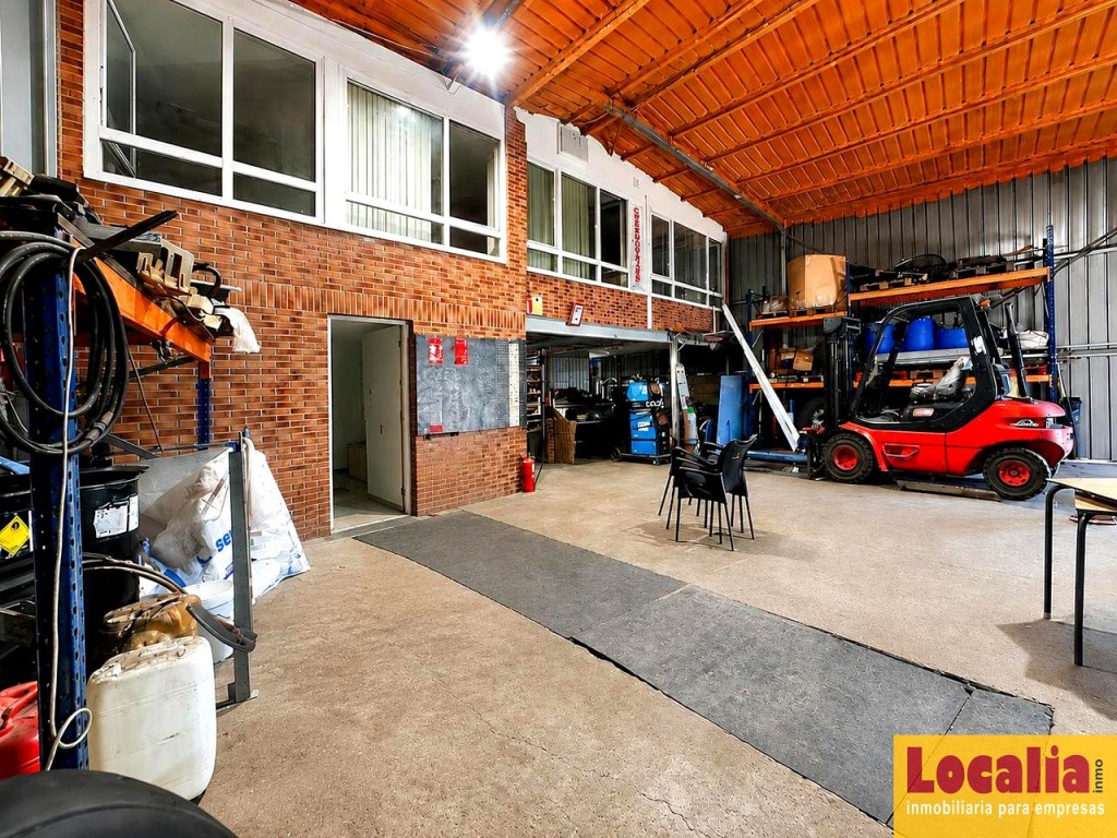 Imagen 1 de Venta de nave industrial con campa en Reocín.