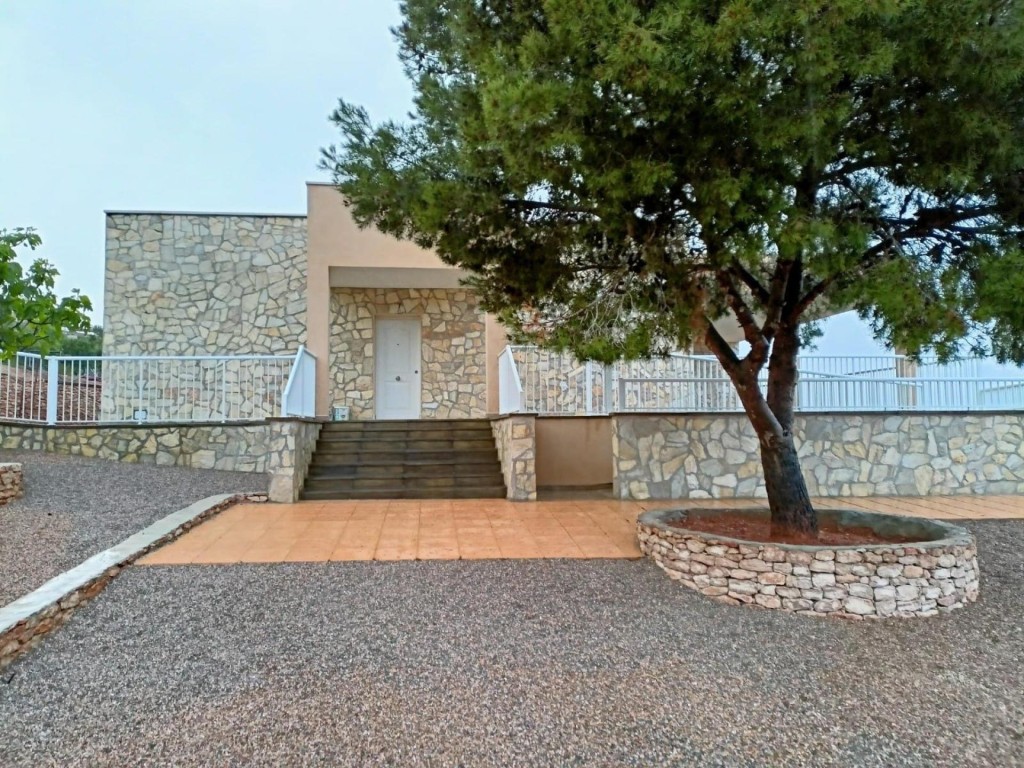 Imagen 2 de Un paraíso de paz y naturaleza: villa de 4 dormitorios con 45 000 m² de terreno