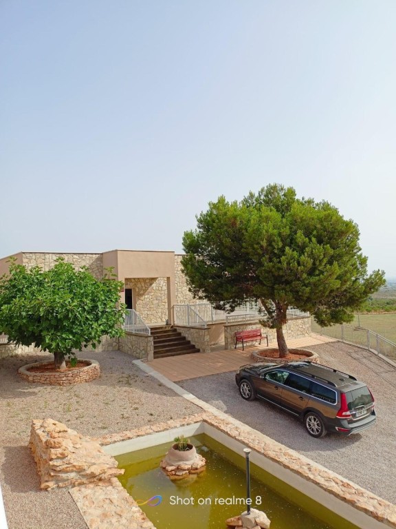 Imagen 3 de Un paraíso de paz y naturaleza: villa de 4 dormitorios con 45 000 m² de terreno