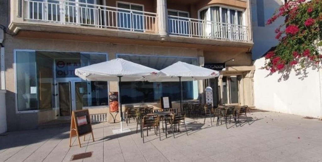 Imagen 2 de Local comercial en Sanxenxo- Playa de Silgar.