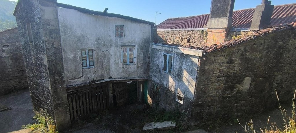 Imagen 2 de Casa de piedra con potencial a precio increíble