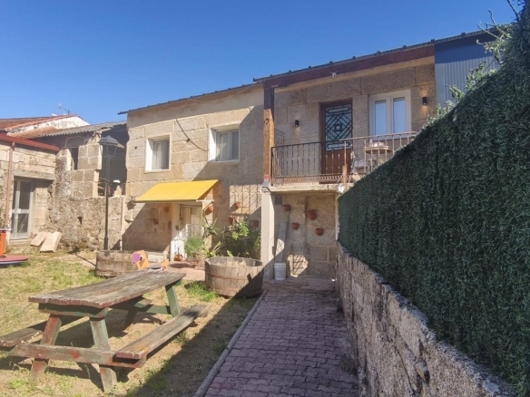 Imagen 2 de Casa de piedra con piscina y encanto en O Carballiño
