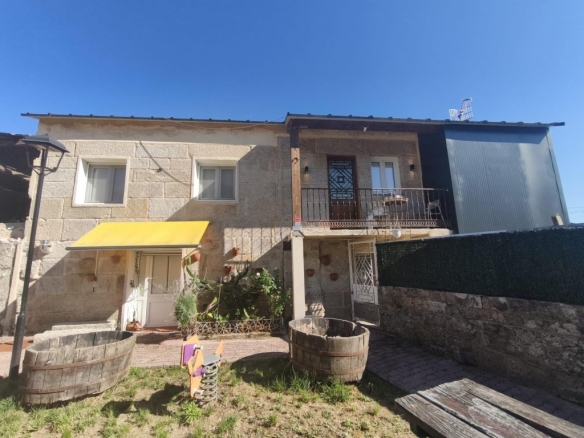 Imagen 1 de Casa de piedra con piscina y encanto en O Carballiño