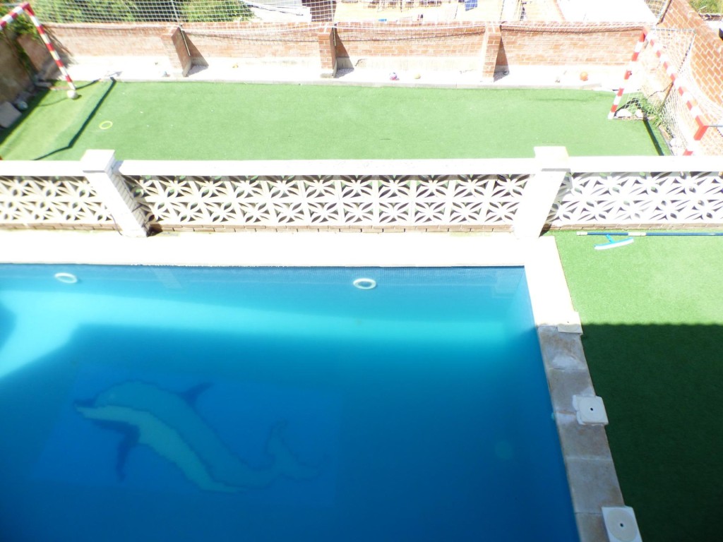 campo de fútbol y amplias terrazas. ¡Ideal para familias y amantes del espacio al aire libre! SE ADMITEN MASCOTAS