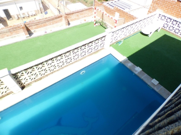 Imagen 1 de Chalet independiente con piscina