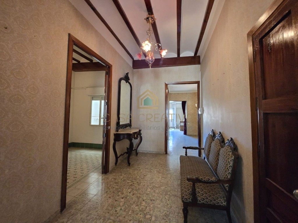 Imagen 2 de VENDO PISO SEÑORIAL TECHOS MUY ALTOS CON VIGAS DE MADERA 89.000€