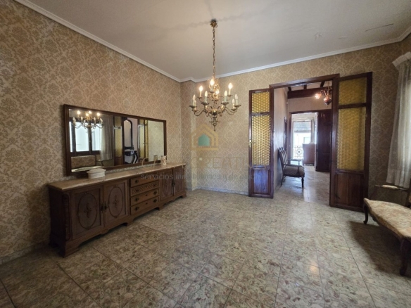 Imagen 3 de VENDO PISO SEÑORIAL TECHOS MUY ALTOS CON VIGAS DE MADERA 89.000€