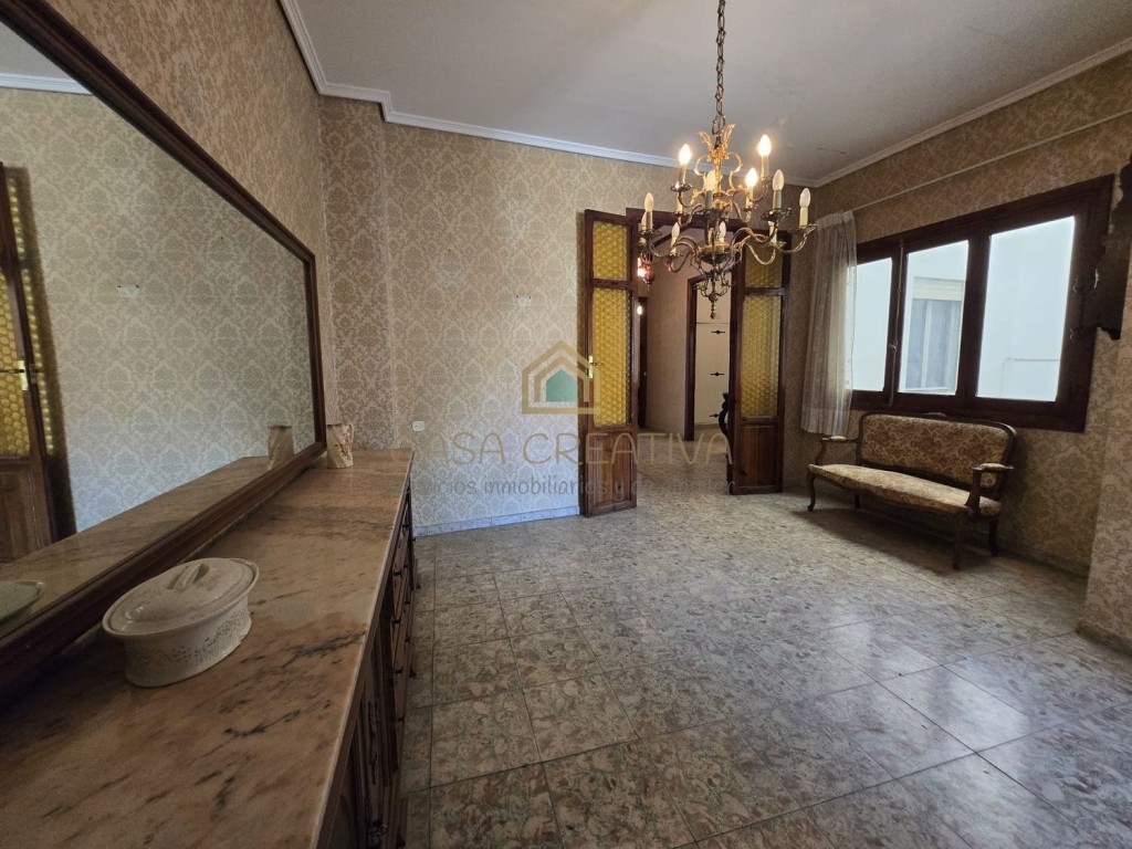Imagen 4 de VENDO PISO SEÑORIAL TECHOS MUY ALTOS CON VIGAS DE MADERA 89.000€