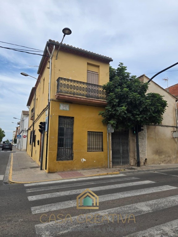 Imagen 2 de CASA ESQUINERA EN VENTA EN SOLLANA – GRAN POTENCIAL DE REFORMA – 42.500 €