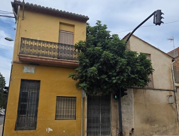 Imagen 4 de CASA ESQUINERA EN VENTA EN SOLLANA – GRAN POTENCIAL DE REFORMA – 42.500 €