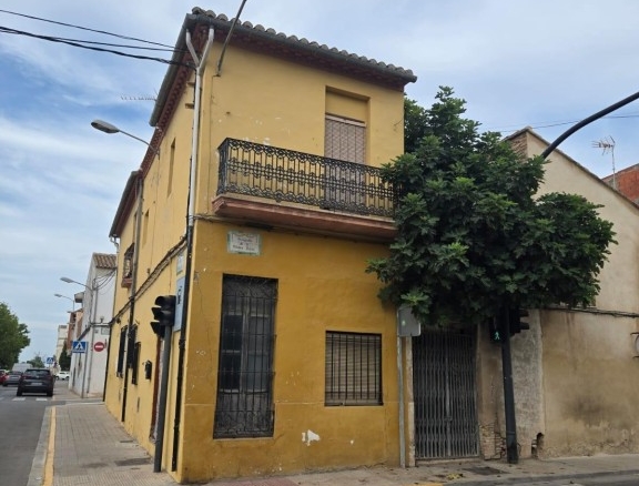 Imagen 1 de CASA ESQUINERA EN VENTA EN SOLLANA – GRAN POTENCIAL DE REFORMA – 42.500 €