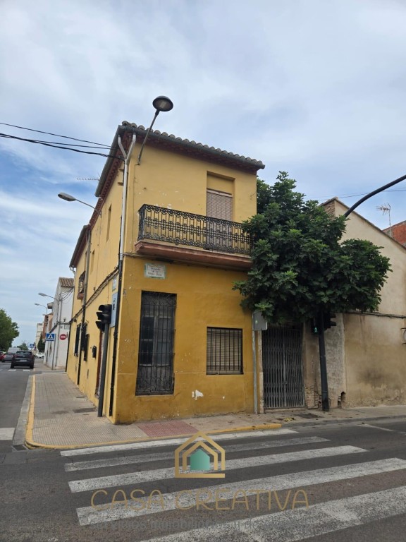 Imagen 1 de CASA ESQUINERA EN VENTA EN SOLLANA – GRAN POTENCIAL DE REFORMA – 42.500 €