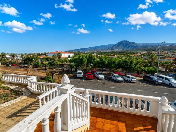 Imagen 1 de Encantador Apartamento Duplex Reformado en Los Cristianos