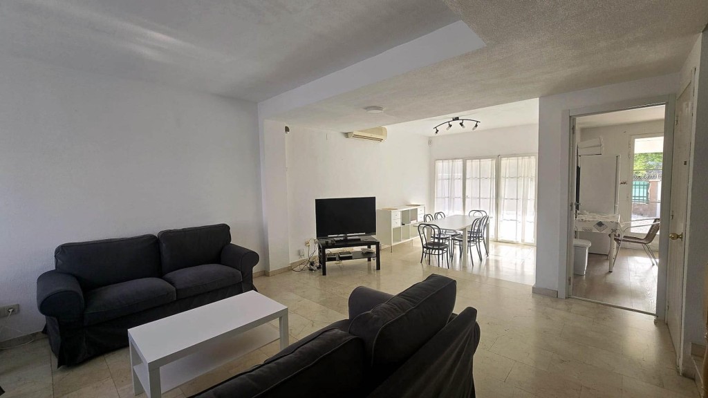 Imagen 2 de ¡ATENCIÓN ALQUILER ESTUDIANTES! ÚLTIMA HABITACIÓN CON LIMPIEZA Y GASTOS INCLUIDOS EN VILLANUEVA DE LA CAÑADA (MADRID).