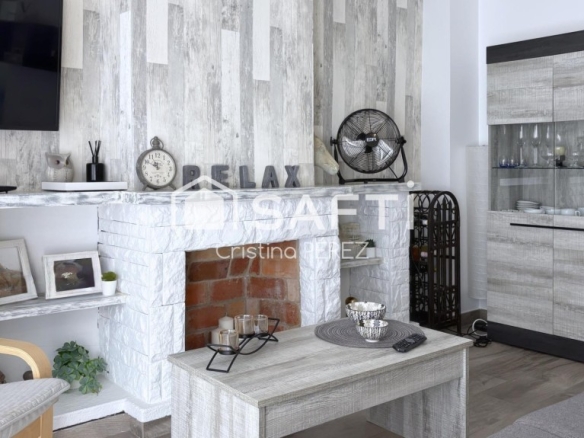 Imagen 2 de Casa con licencia turística y garaje en Los Pinos
