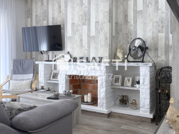 Imagen 3 de Casa con licencia turística y garaje en Los Pinos
