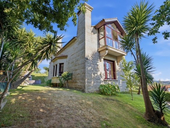 Imagen 2 de UNA JOYA EN PIEDRA GALLEGA EN EL CORAZÓN DE LAS RÍAS BAIXAS. 407 m2 construidos | Parcela: 1.626 m2 | Dormitorios: 4 | Baños: 3