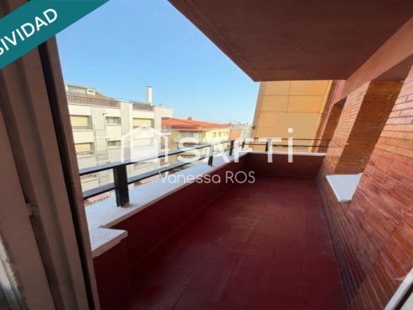Imagen 1 de Oportunidad de Inversión: Piso de 4 Habitaciones con gran potencial.