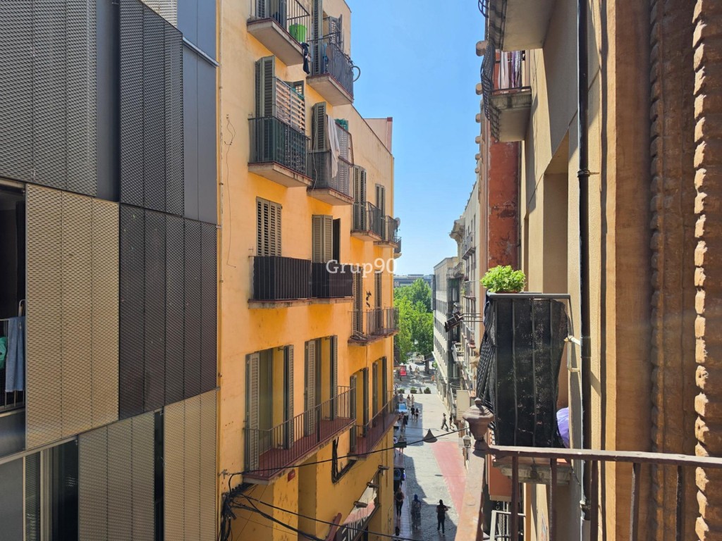 Imagen 2 de OPORTUNIDAD DE INVERSIÓN. Piso de 3 habitaciones en pleno Centro Histórico