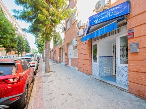 venta de local y traspaso de estupendo negocio en Montequinto!!!