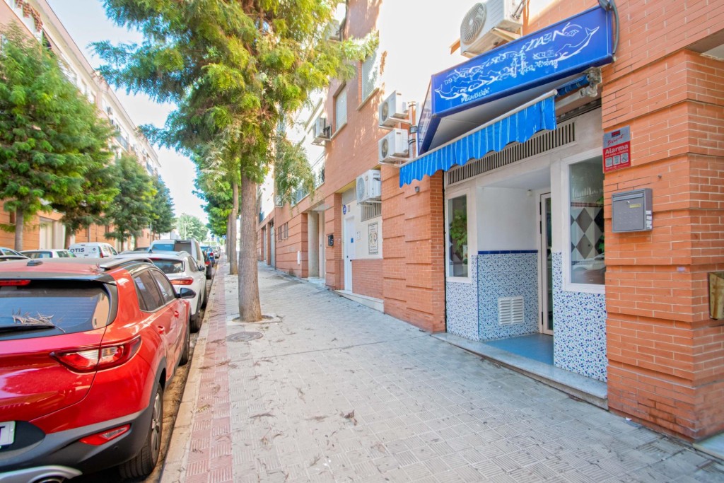 venta de local y traspaso de estupendo negocio en Montequinto!!!