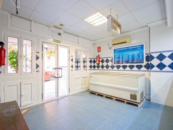 venta de local y traspaso de estupendo negocio en Montequinto!!!