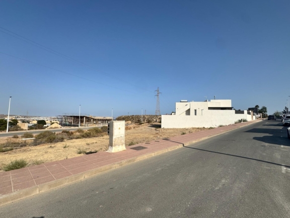 Imagen 3 de SOLAR JUNTO A CLUB DE TENIS DE HUERCAL DE ALMERIA
