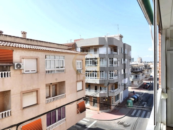 po-1272081-imagen - El Club del Propietario Imagen 1 de Piso con terraza en Calle Almoradí