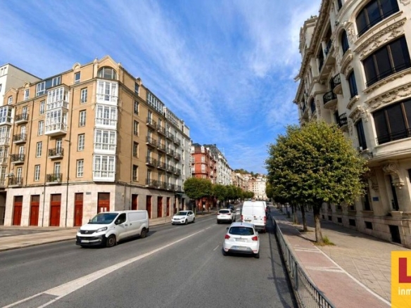 Imagen 2 de Local con licencia de discoteca en Santander.