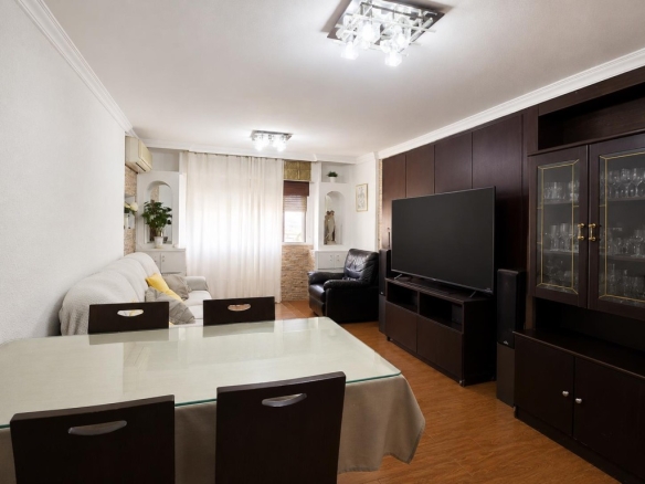Imagen 2 de EXCLUSIVA VIVIENDA DE 4 D. CON PISCINA