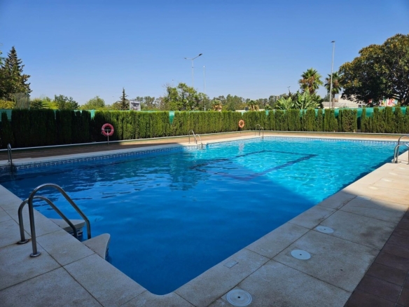 Imagen 1 de EXCLUSIVA VIVIENDA DE 4 D. CON PISCINA