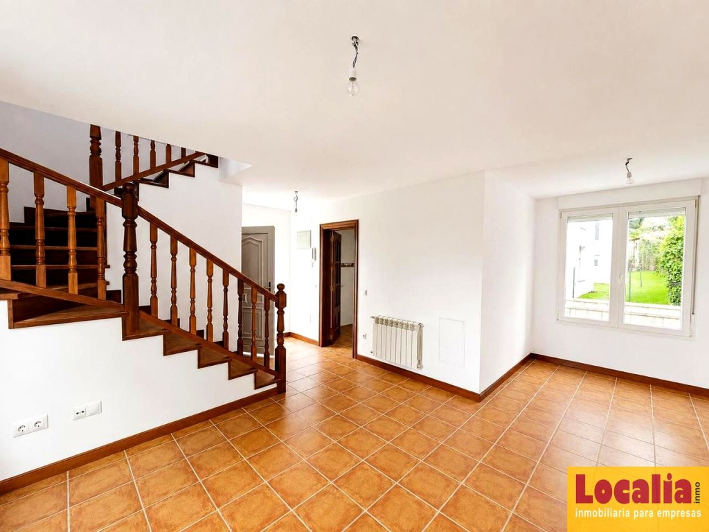 Imagen 3 de Chalet pareado con jardín en Argomilla de Cayón