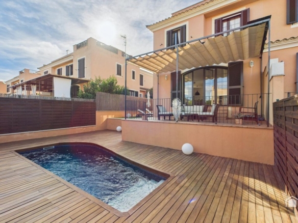 Imagen 2 de Espectacular casa con piscina privada - Puig de Ros - Calle Oronella