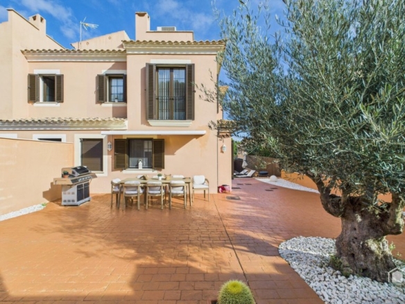 Imagen 4 de Espectacular casa con piscina privada - Puig de Ros - Calle Oronella