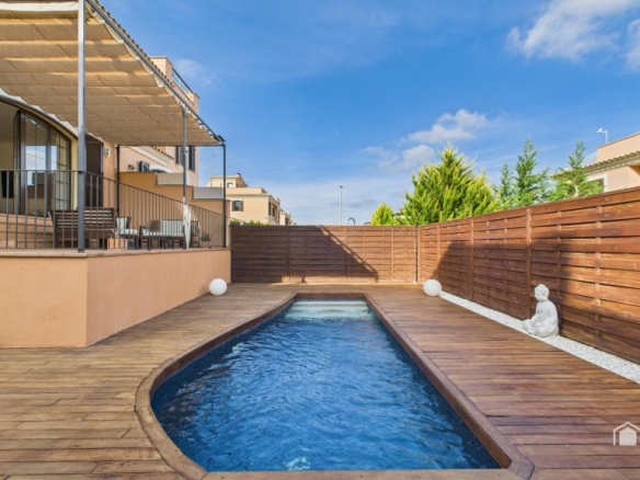 Imagen 1 de Espectacular casa con piscina privada - Puig de Ros - Calle Oronella