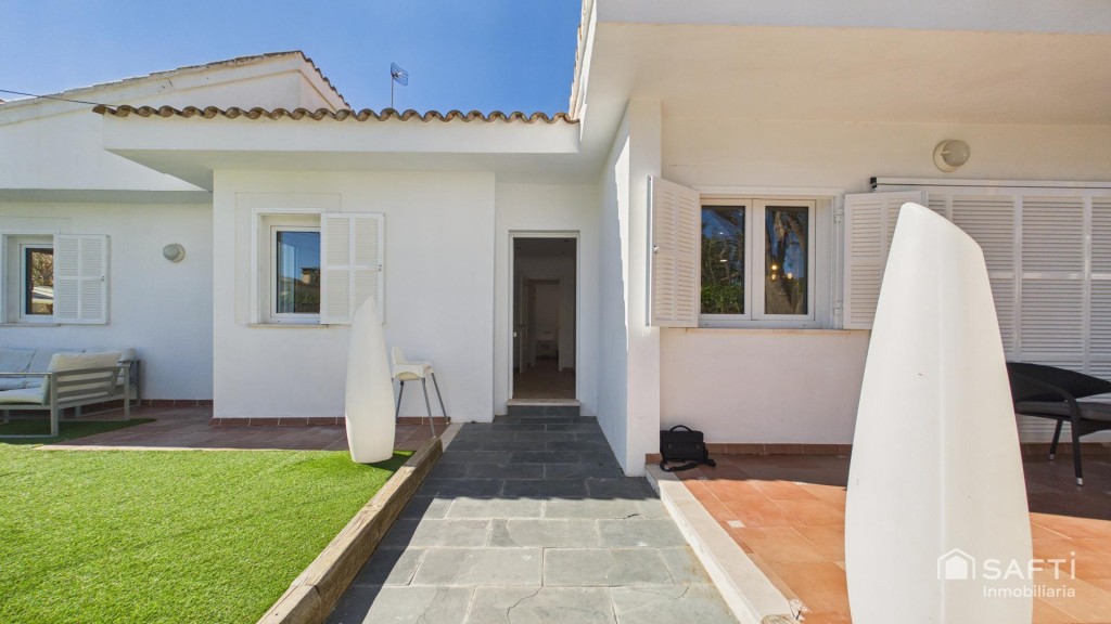 Imagen 2 de Villa con piscina privada y jacuzzi - Licencia turística para 8 personas - Can Picafort - Calle Tords