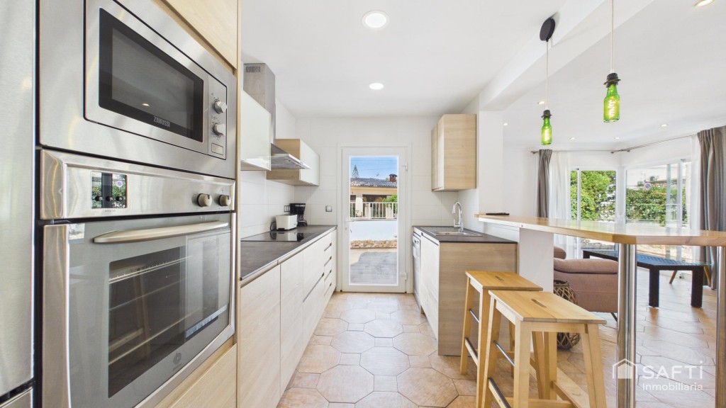 Imagen 3 de Villa con piscina privada y jacuzzi - Licencia turística para 8 personas - Can Picafort - Calle Tords