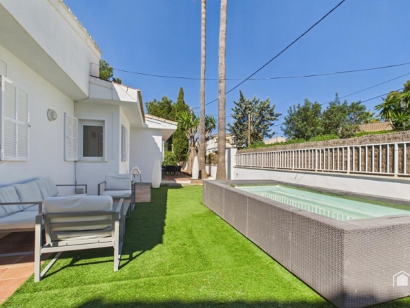 Imagen 1 de Villa con piscina privada y jacuzzi - Licencia turística para 8 personas - Can Picafort - Calle Tords