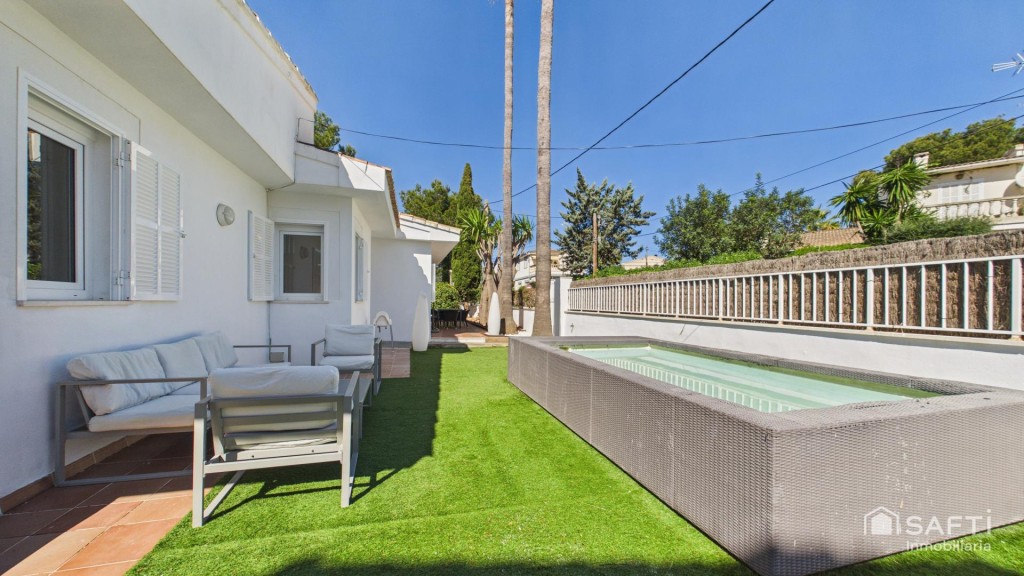 Imagen 1 de Villa con piscina privada y jacuzzi - Licencia turística para 8 personas - Can Picafort - Calle Tords