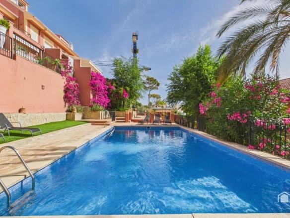 Imagen 1 de Chalet pareado - Piscina comunitaria en urbanización securizada - Cas Catala - Calle Bell Puig