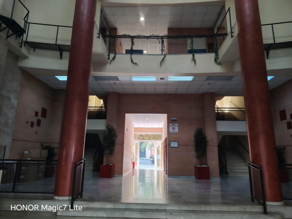 Imagen 1 de Magnífica oficina profesional ubicada en Edificio Torre Este!!!